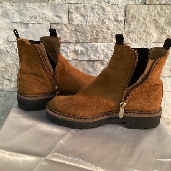 Sam Edelman Laguna Chelsea Boots (Kids) - Picture 16 of 16